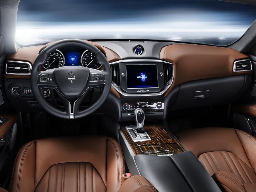  Maserati Ghibli 2013 года  (фото 2 из 16)